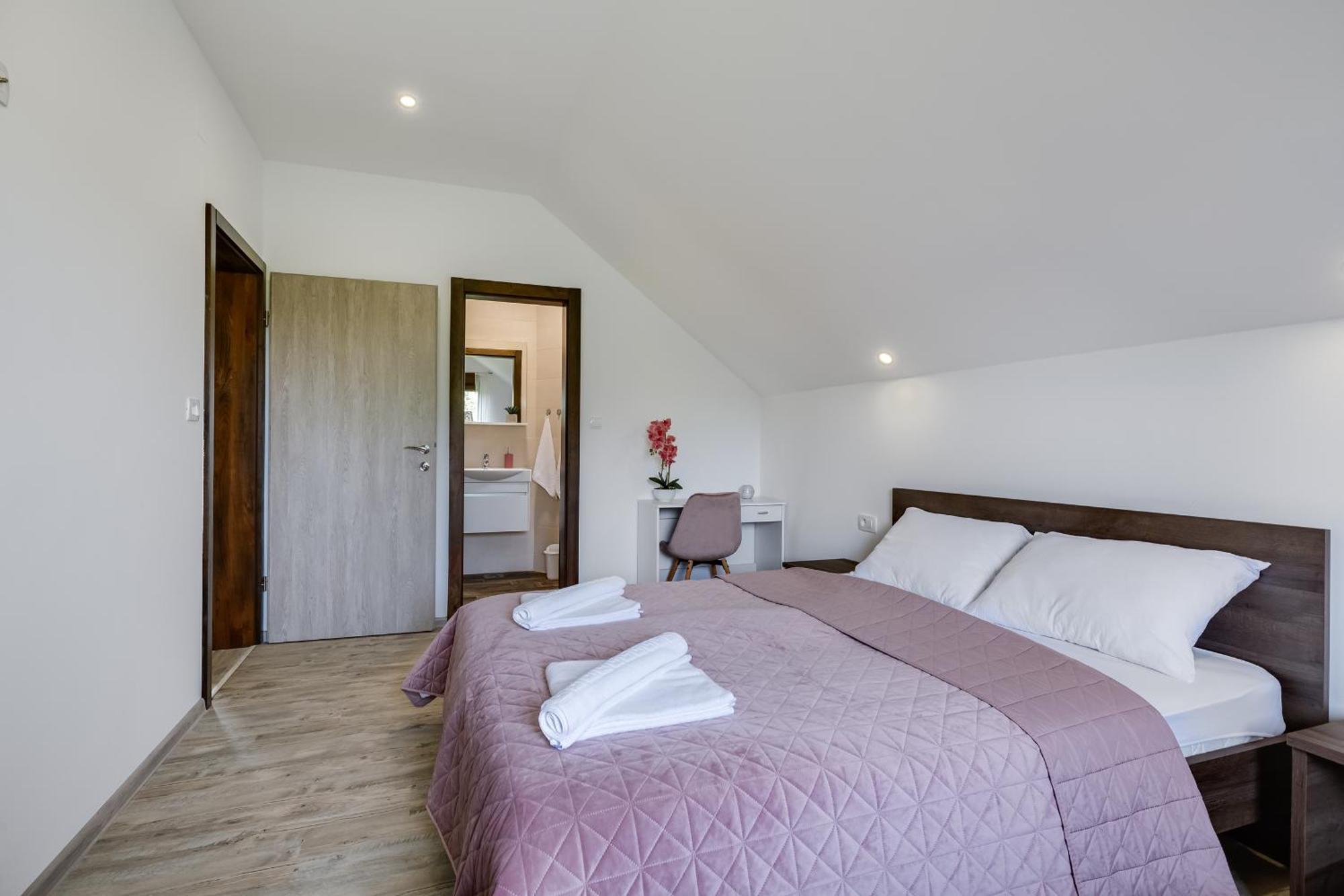 Deluxe Apartment With Jacuzzi - Patar Rakovica Exterior photo
