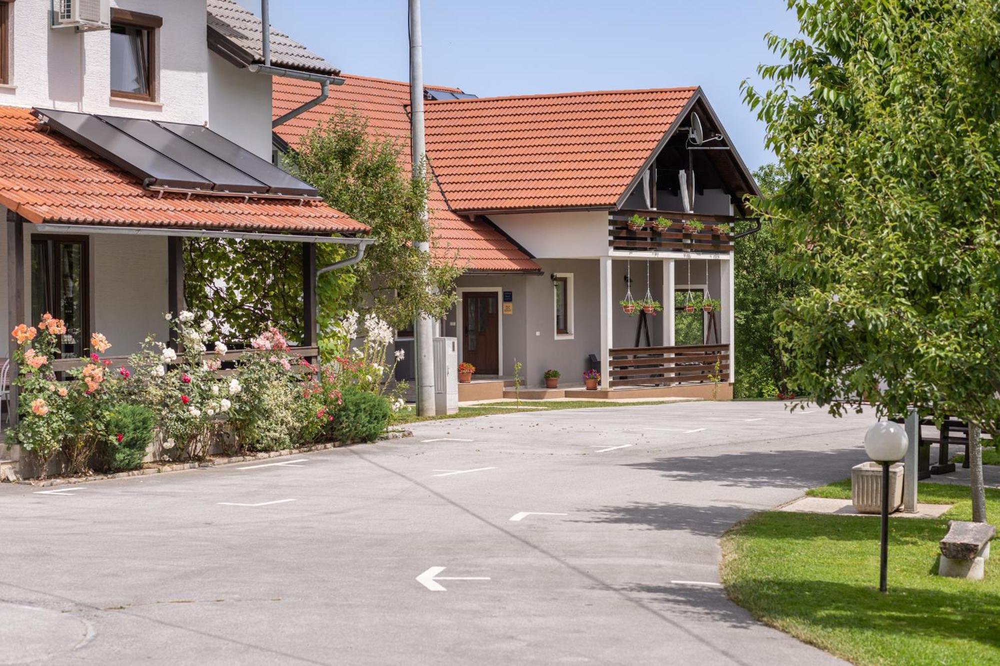 Deluxe Apartment With Jacuzzi - Patar Rakovica Exterior photo